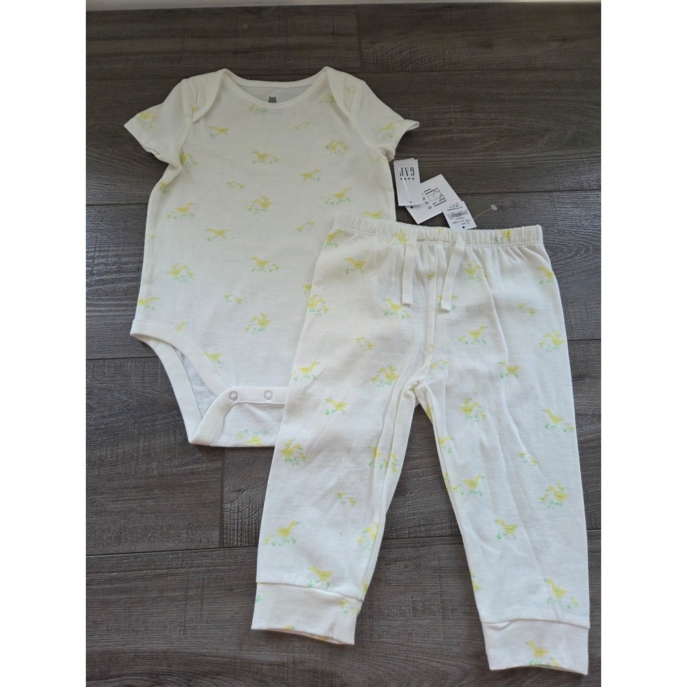 Baby gap set 12-18 mos